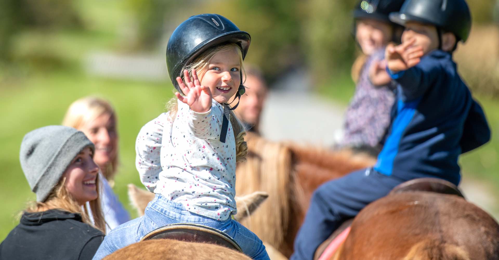 Passeggiata a cavallo in fattoria per bambini