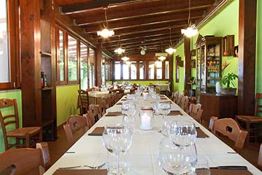 Sala ristorante tipico Rotondella azienda agrituristica Il Pago