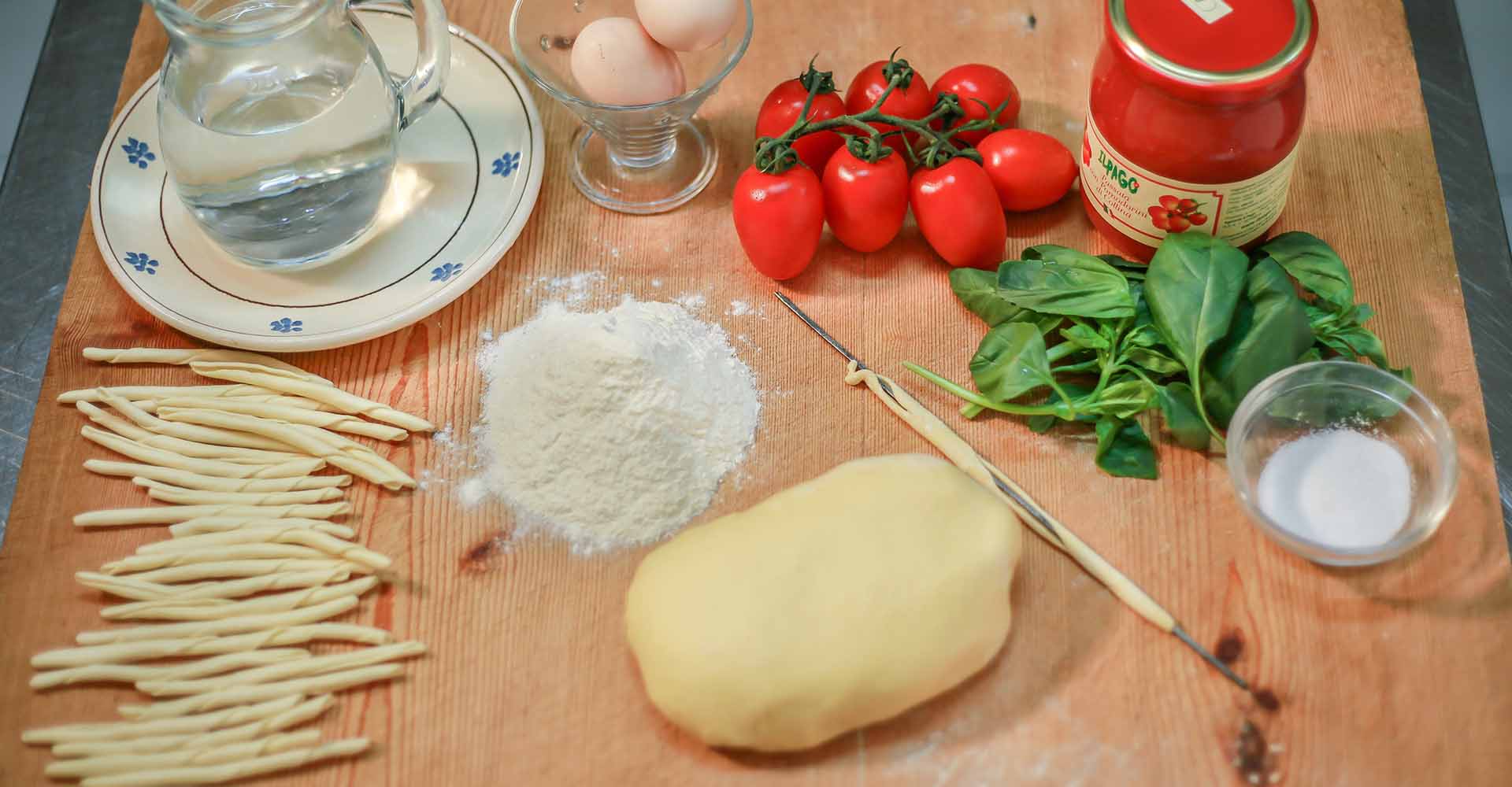 Ingredienti Frizzuli con Passata di Pomodoro e Pomodorini